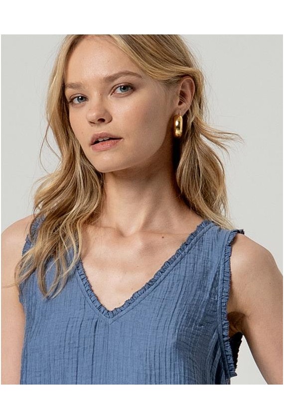 BLUSA SIN MANGAS CON MINIVOLANTE...