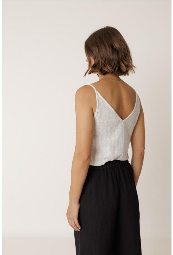 Top punto Indi Cold fluido detalle...