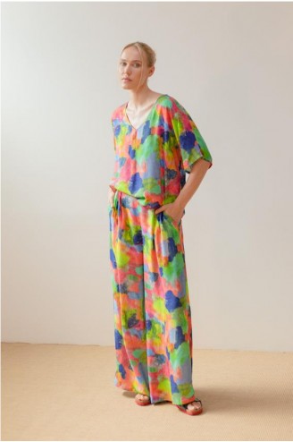 Blusa estampado manchas...