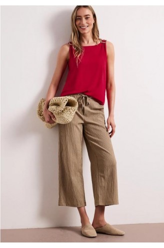 Top basico adorno hebilla...